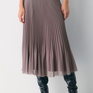 Aritzia Pleated Twirl Skirt in Coal Grey